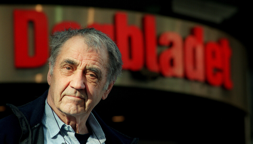 Johan Brun jobbet i Dagbladet i hele sin karriere før han ble pensjonist. Her er han avbildet utenfor avisens lokaler i 2001. Johan Brun jobbet i Dagbladet i hele sin karriere før han ble pensjonist. Her er han avbildet utenfor avisens lokaler i 2001.