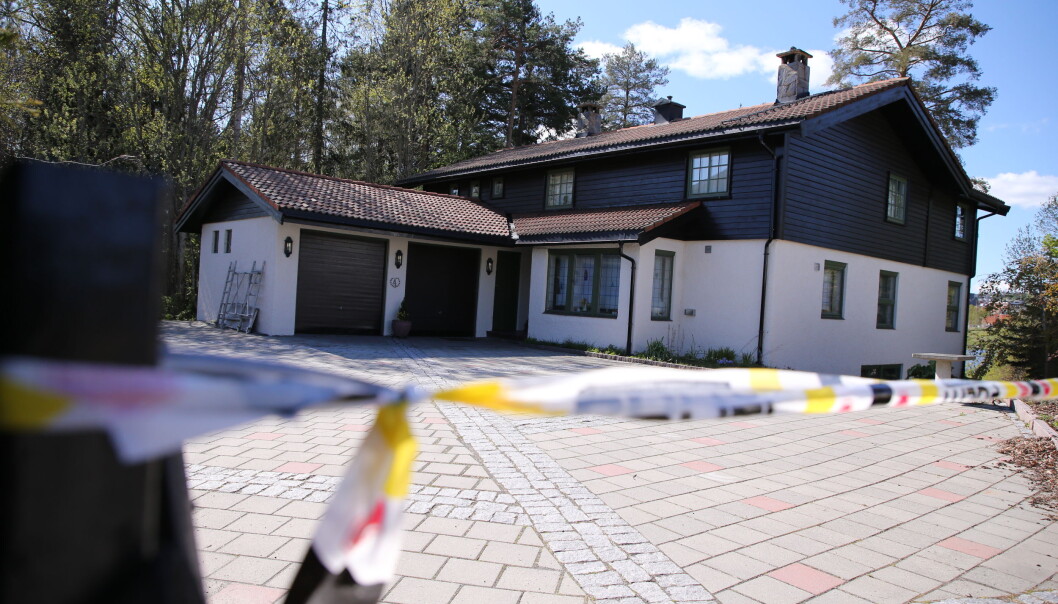 Politiet står fast ved teorien om at Hagen-familiens bolig i Sloraveien i Lørenskog er stedet for drapet på Anne-Elisabeth Hagen. Politiet står fast ved teorien om at Hagen-familiens bolig i Sloraveien i Lørenskog er stedet for drapet på Anne-Elisabeth Hagen.