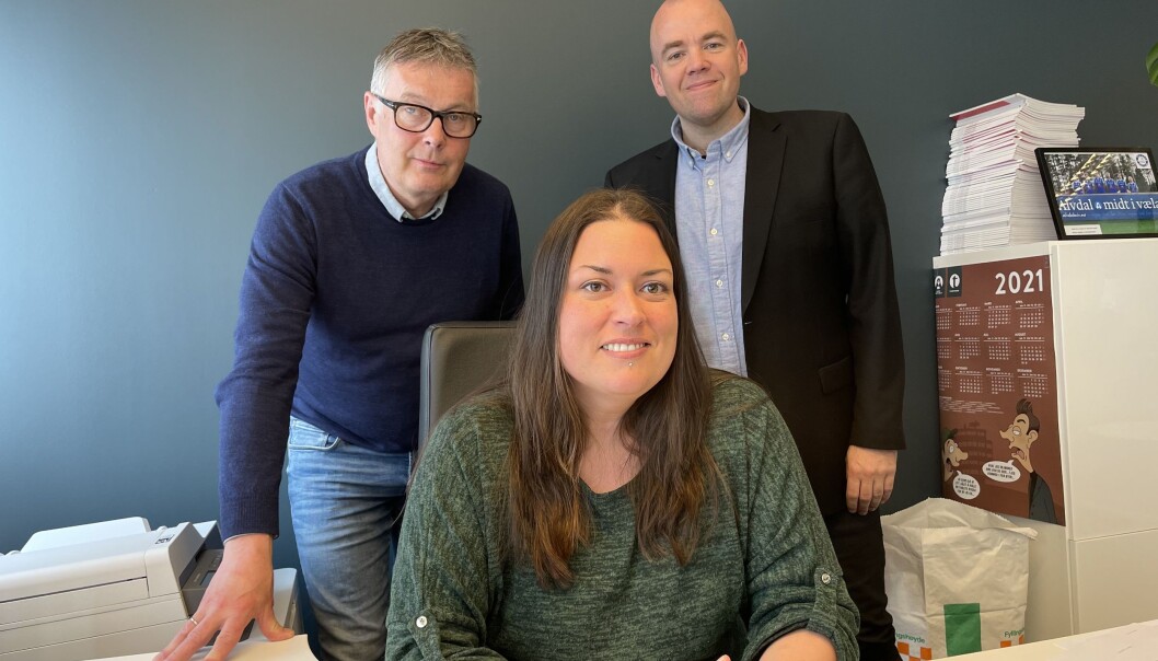 Ivar Thoresen, redaktør Liv Maren Mæhre Vold og Tom Martin Kj. Hartviksen. Foto: Torstein Sagbakken/Alvdal midt i væla Ivar Thoresen, redaktør Liv Maren Mæhre Vold og Tom Martin Kj. Hartviksen. Foto: Torstein Sagbakken/Alvdal midt i væla
