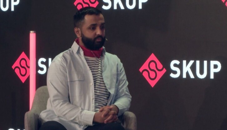 Ahmed Fawad Ashraf fortalte på årets SKUP-konferanse om hvordan det var å forholde seg til pressen etter at søsteren ble kidnappet og drept for elleve år siden.