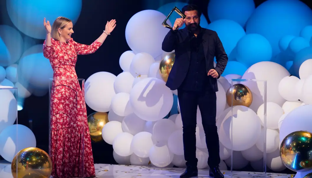 Janne Amble og Kadafi Zaman – vinner pris for beste programledere innen kategorien nyhet,sport eller aktualitet i TV 2-serien «Norge bak fasaden» Foto: Espen Solli/TV 2 Janne Amble og Kadafi Zaman – vinner pris for beste programledere innen kategorien nyhet,sport eller aktualitet i TV 2-serien «Norge bak fasaden» Foto: Espen Solli/TV 2