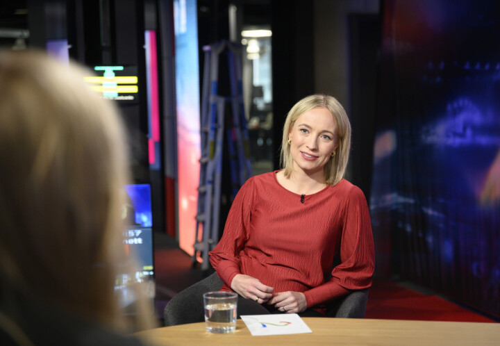Programleder Linn Wiik i Presseklubben på TV 2.