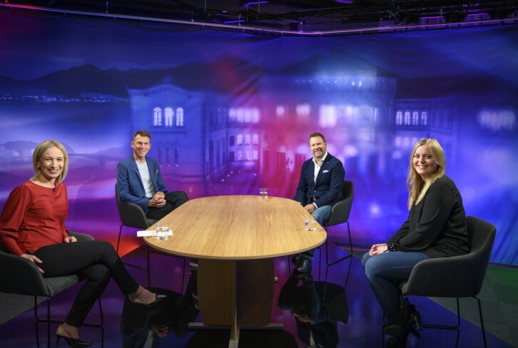 Programleder Linn Wiik i Presseklubben under innspilling torsdag 3. juni. Gjestene er Aslak Eriksrud, skuespiller Bjarte Hjelmeland og olje- og energiminister Tina Bru (H).