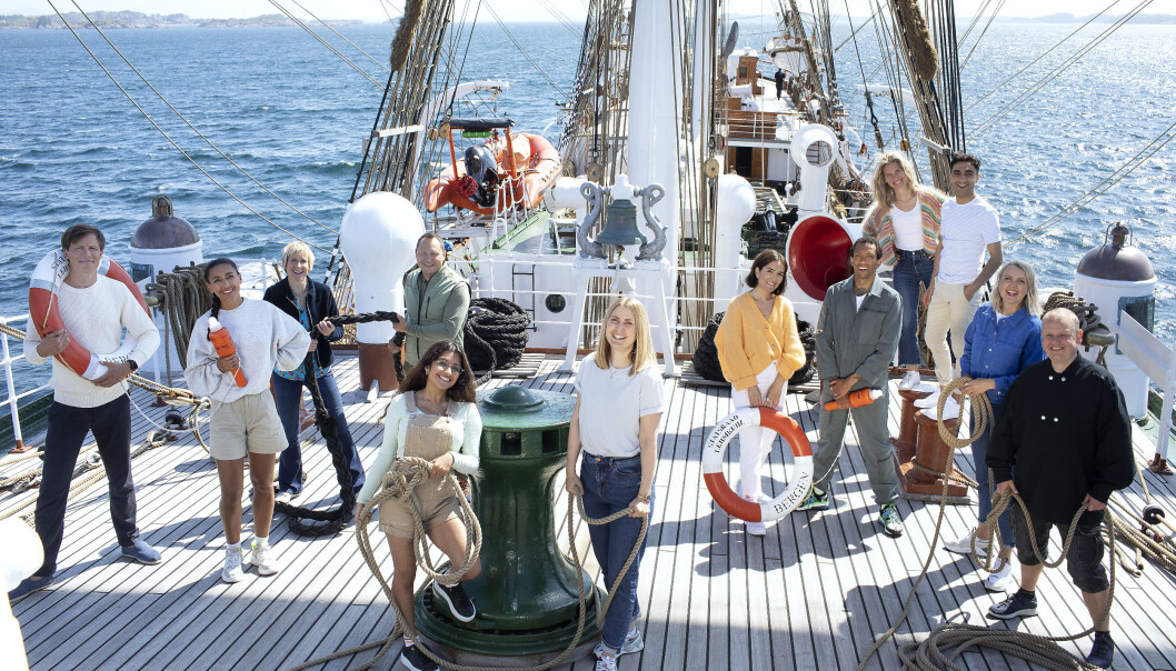 Programledermatrosene for Sommerskuta 2021. Fra venstre: Emil Gukild, Selma Ibrahim, Linda Eide, Ronald Pulk, Tamanna Agnihotri, Silje Nordnes, Adelina Ibishi, Tete Lidbom, Karen Marie Berg, Amir Horori, Mari Garås Monsson og Rune Nilson. FOTO: Silje Katrine Robinson/NRK Programledermatrosene for Sommerskuta 2021. Fra venstre: Emil Gukild, Selma Ibrahim, Linda Eide, Ronald Pulk, Tamanna Agnihotri, Silje Nordnes, Adelina Ibishi, Tete Lidbom, Karen Marie Berg, Amir Horori, Mari Garås Monsson og Rune Nilson. FOTO: Silje Katrine Robinson/NRK