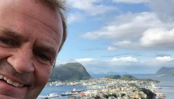 NRK Nyheter-sjefen: – Gjennomførte et redaktørmøte i slåbrok