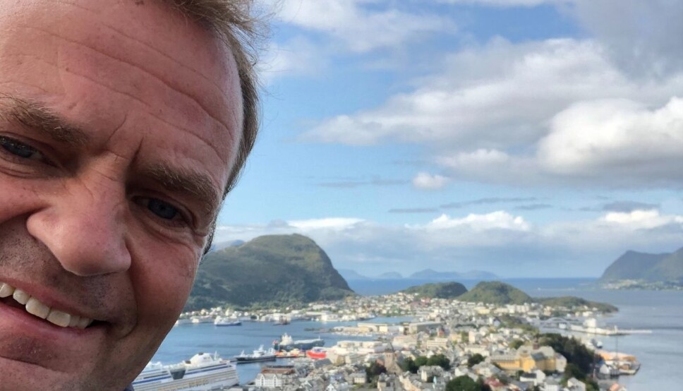 Redaktør for Nyhetsdivisjonen i NRK, Knut Magnus Berge, besøker hjemlige trakter på Sunnmøre når han drar på norgesferie i år. Redaktør for Nyhetsdivisjonen i NRK, Knut Magnus Berge, besøker hjemlige trakter på Sunnmøre når han drar på norgesferie i år.