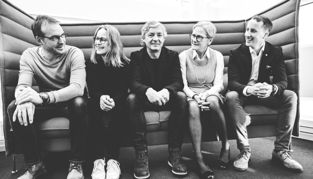 Konsernledelsen i Tun Media: Bondebladet-redaktør Iver K. Gamme (fra venstre), Nationen-redaktør Irene Halvorsen, direktør for salg og byrå, Christian Lind, konsernsjef Lise Vedde-Fjærestad og direktør for opplag og marked, Ole-Martin Finstad. Konsernledelsen i Tun Media: Bondebladet-redaktør Iver K. Gamme (fra venstre), Nationen-redaktør Irene Halvorsen, direktør for salg og byrå, Christian Lind, konsernsjef Lise Vedde-Fjærestad og direktør for opplag og marked, Ole-Martin Finstad.