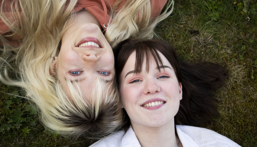 Lydia Gieselmann og Sara Cecilie Leite er nye programledere for NRK Unormal. Lydia Gieselmann og Sara Cecilie Leite er nye programledere for NRK Unormal.