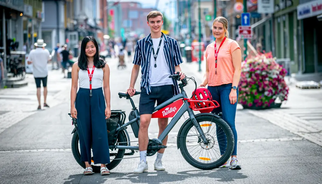 Dette er tre av sommervikarene i Nordlys i år: Elvira Jeanette Cha Kolsing (20), Peter Johnsen Kjellstad (20) og Guro Kristoffersen Lysnes (25). Dette er tre av sommervikarene i Nordlys i år: Elvira Jeanette Cha Kolsing (20), Peter Johnsen Kjellstad (20) og Guro Kristoffersen Lysnes (25).