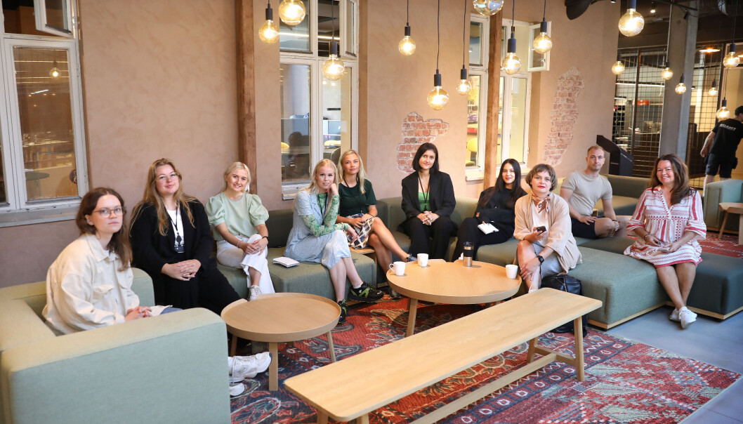 Her er noen av sommervikarene til Fevennen: Kristine Hoff (fra venstre), Johanne Ousdal, Emma Fløde, Sara Sofie Tallaksen, Maria Hushovd Folgerø, Amalie Nelay Andersen, Damares Stenbakk, Kristin Øygarden, Anders Mjaaland og Hilde Wøhni Joakimsen. Her er noen av sommervikarene til Fevennen: Kristine Hoff (fra venstre), Johanne Ousdal, Emma Fløde, Sara Sofie Tallaksen, Maria Hushovd Folgerø, Amalie Nelay Andersen, Damares Stenbakk, Kristin Øygarden, Anders Mjaaland og Hilde Wøhni Joakimsen.