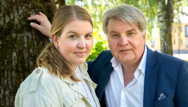 Sjefredaktør i OA, Erik H. Sønstelie sammen med datteren Siri, som var på Utøya 22. juli.