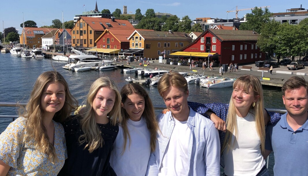 Bildetekst:Seks av årets elleve sommervikarer: Ingrid Elise Sønstebø-Sundt, Madeleine Jamieson,Tina Sletten, Mads Thygesen, Johanne Ringøen og Even Berthelsen. Bildetekst:Seks av årets elleve sommervikarer: Ingrid Elise Sønstebø-Sundt, Madeleine Jamieson,Tina Sletten, Mads Thygesen, Johanne Ringøen og Even Berthelsen.