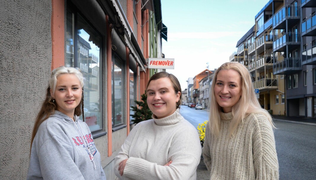 SOMMERVIKARER: Nikolea Solstad, Ingrid Bjørndal Farestvedt og Agnes Bartholsen er årets sommervikarer i Fremover.