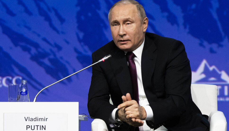 Vladimir Putins behandling av journalister vekker reaksjoner i hjemlandet.