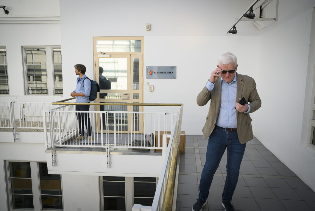 Ståle Lidsheim fra sekretariatet i Norsk Journalistlag og leder Dag Idar Tryggestad utenfor Riksmekleren. Ståle Lidsheim fra sekretariatet i Norsk Journalistlag og leder Dag Idar Tryggestad utenfor Riksmekleren.