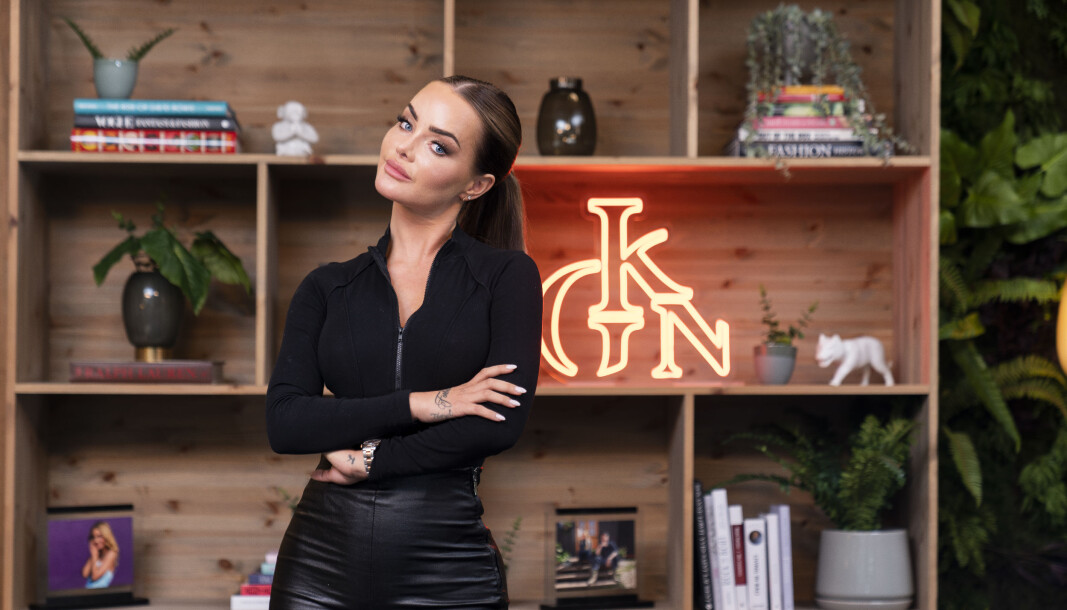 Sophie Elise Isachsen blir programleder-vikar i God kveld Norge. Sophie Elise Isachsen blir programleder-vikar i God kveld Norge.
