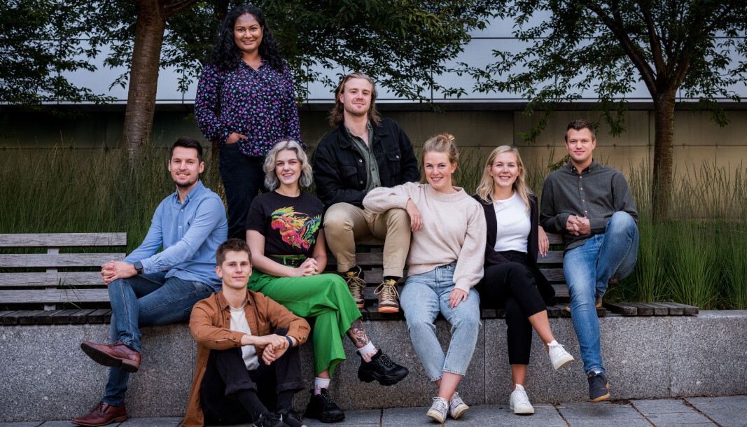 Stavanger Aftenblad har ansatt seks personer til sin nye ung-satsing, samt en trainee og en prosjektleder for fotballsatsingen: Fra venstre: Thommas Husevik, Gayatri Jeevaharan (trainee), Tor-Arne Vikingstad, Stella Marie Brevik, Elias Håvarstein, Janne Håland, Helene Espeland og Mats Haugland (prosjektleder for fotballsatsingen). Stavanger Aftenblad har ansatt seks personer til sin nye ung-satsing, samt en trainee og en prosjektleder for fotballsatsingen: Fra venstre: Thommas Husevik, Gayatri Jeevaharan (trainee), Tor-Arne Vikingstad, Stella Marie Brevik, Elias Håvarstein, Janne Håland, Helene Espeland og Mats Haugland (prosjektleder for fotballsatsingen).