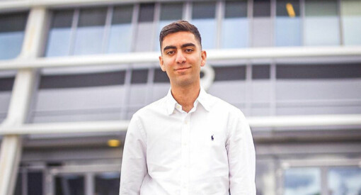 Shayan (20) startet på studiene for ett år siden - nå får han fast jobb i Fevennen
