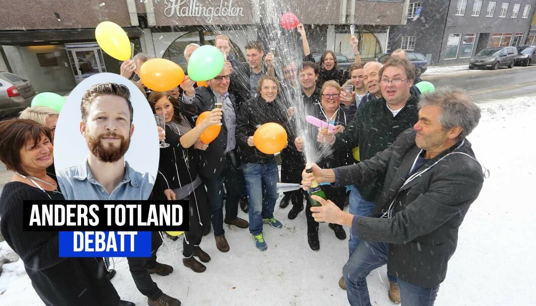 Anders Totland vil gi heder til lokaljournalistikken. Bildet er fra da Hallingdølen ble kåret til Årets beste lokalavis i Europa i 2013. Anders Totland vil gi heder til lokaljournalistikken. Bildet er fra da Hallingdølen ble kåret til Årets beste lokalavis i Europa i 2013.