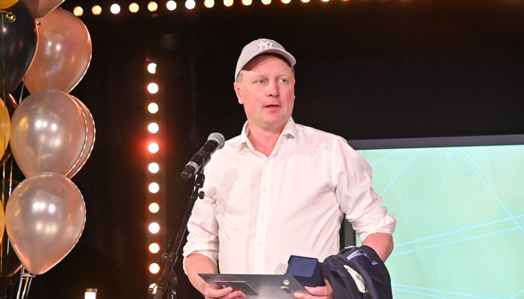 VG-journalist Anders K. Christiansen tok imot prisen for «Årets sportsjournalistiske arbeid» på vegne av seg selv og sine kollegaer i MCB torsdag kveld. VG-journalist Anders K. Christiansen tok imot prisen for «Årets sportsjournalistiske arbeid» på vegne av seg selv og sine kollegaer i MCB torsdag kveld.