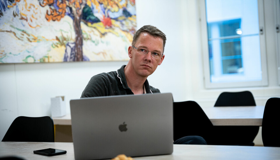 Store norske leksikon og redaktør Erik Bolstad har tatt grep for å beskytte seg mot dataangrep.