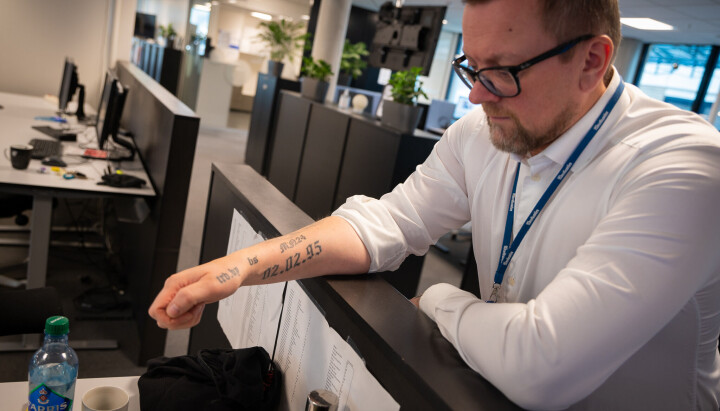 Atle Besvendsen, redaktør i MN24 har tatt en tatovering av alle satsingene han har startet.