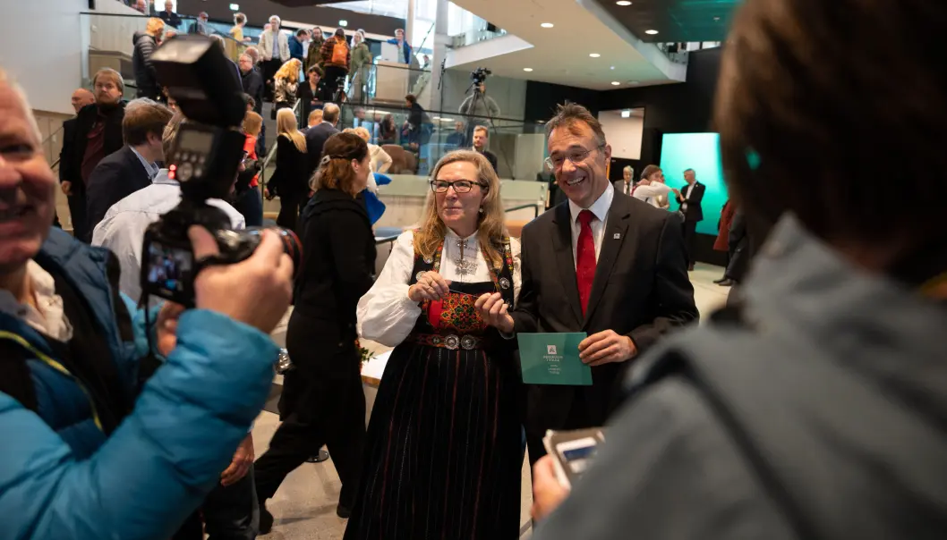 Mediedekan Kate Kartveit og rektor Johann Roppen på åpningen av det nye mediebygget i Volda. Mediedekan Kate Kartveit og rektor Johann Roppen på åpningen av det nye mediebygget i Volda.