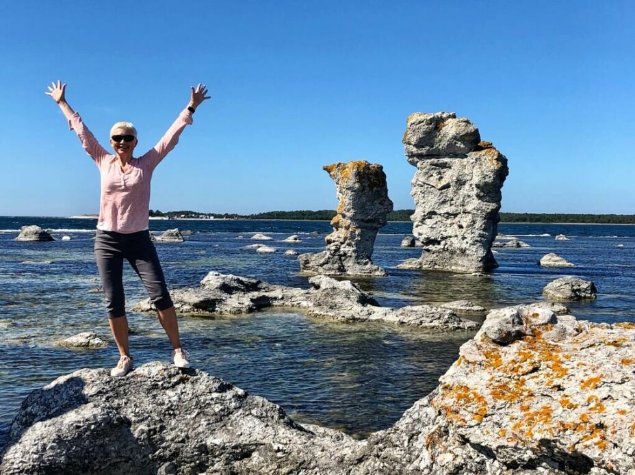 Siri samla på opplevingar. På turen til Fårø ved Gotland i 2018, ville ho ta ein ekstra sykkeltur til dei spesielle steinformasjonane (raukene) der.