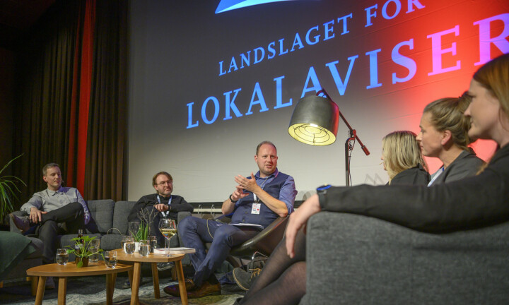 Sosiale medier-forfatter Magnus Hoem Iversen, Kantars Nils Petter Strømmen, generalsekretær Tomas Bruvik og daglig leder Camilla Skaar (Hordaland Folkeblad), redaktør Lillian Holden (Hallingdølen) og redaktør Tone Sidsel Sanden (Dølen).