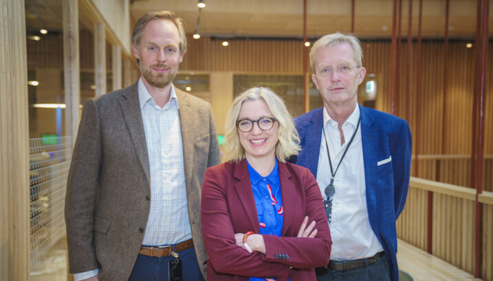 Vegard Isdahl blir konstituert administrerende direktør og Sarah Sørheim blir konstituert sjefredaktør i NTB. Her sammen med styreleder John Kvadsheim.