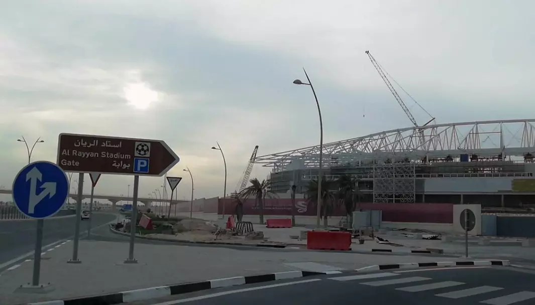Abdullah Ibhais har kritisert qatarske myndigheter for arbeidernes rettigheter i forbindelse med byggingen av stadioner som denne, i Al Rayyan. Nå er han arrestert.