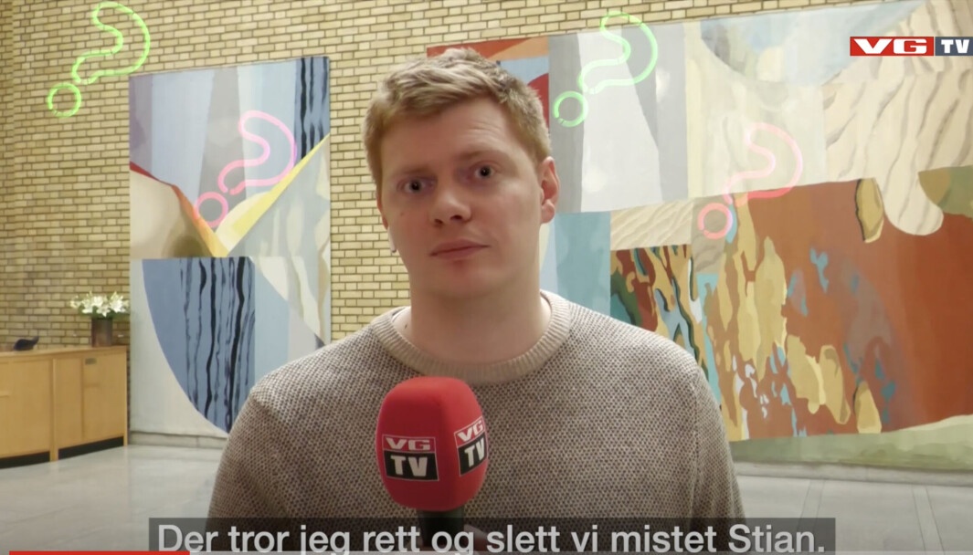 Eirik Røsvik forsto lite da han på direkten ble tiltalt som «Stian» av kollega Benjamin Brekken. Det førte til en komisk TV-situasjon. Eirik Røsvik forsto lite da han på direkten ble tiltalt som «Stian» av kollega Benjamin Brekken. Det førte til en komisk TV-situasjon.