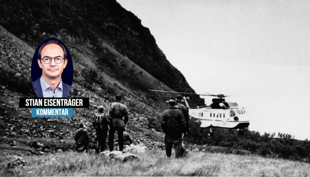 Grytøya 1972 Et helikopter frakter mannskaper og materiell til hjelp i letingen etter den havarerte Twin-Otter flyet til forsvaret. Grytøya 1972 Et helikopter frakter mannskaper og materiell til hjelp i letingen etter den havarerte Twin-Otter flyet til forsvaret.