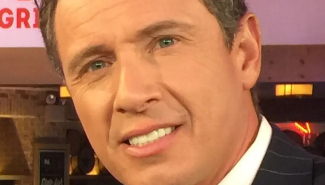 CNN-profilen Chris Cuomo fjernes fra skjermen. CNN-profilen Chris Cuomo fjernes fra skjermen.