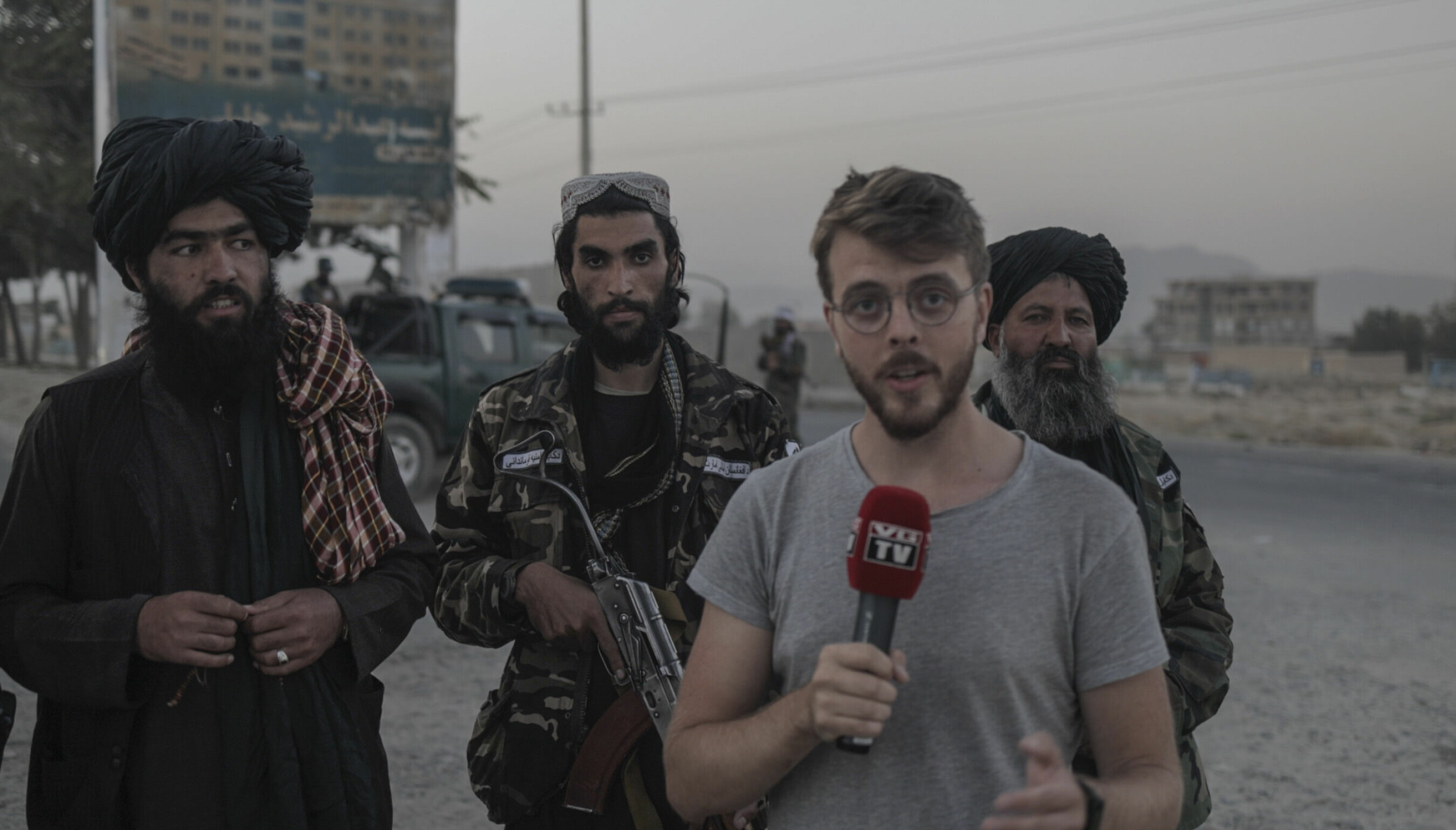 VGs Midtøsten-korrespondent Kyrre Lien intervjuer Taliban-soldater i Afghanistan i september i år, på en reportasjetur sammen med VG-fotograf Harald Henden