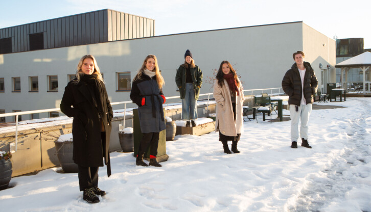 Disse fem har fått jobb i P3: Ellen Eriksen (fra venstre), Maud Lervik Grøttland, Maria Olivia Rivedal, Sandra Mei Ling Noer og Markus Indrebø-Langlo.
