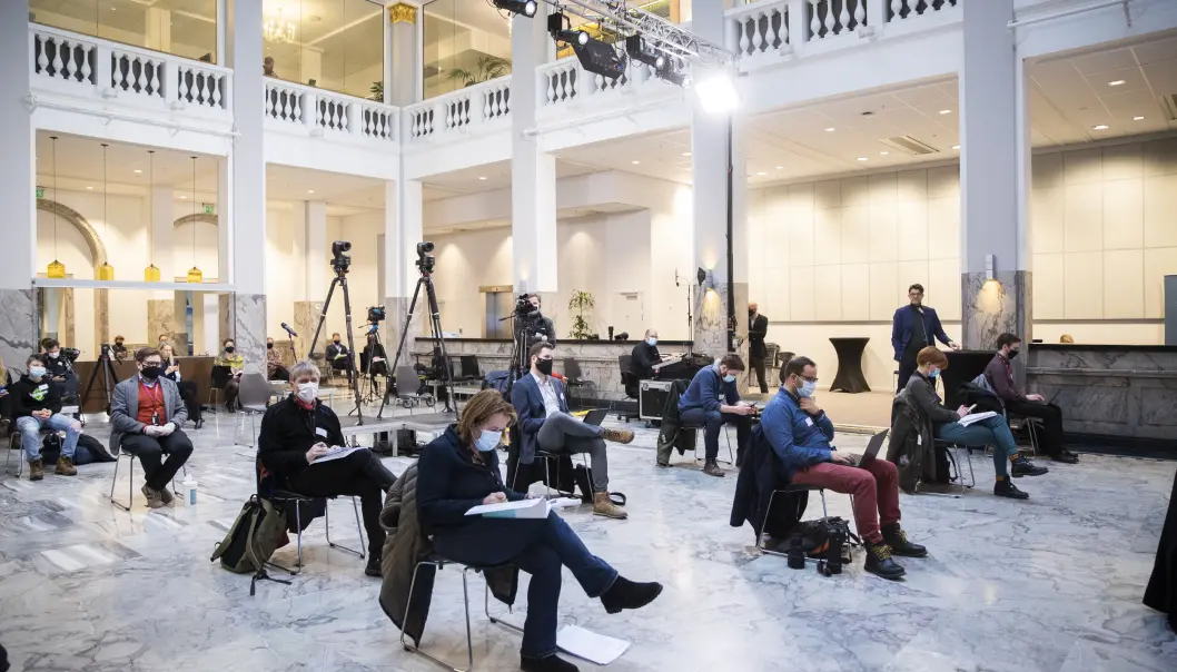 Pressen under en av mange pressekonferanser om koronapandemien. Pressen under en av mange pressekonferanser om koronapandemien.