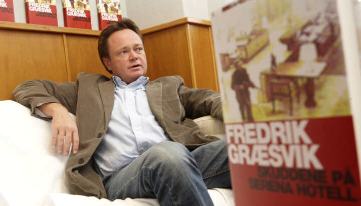 Fredrik Græsvik avbildet i 2008 da han lanserte boken om de dramatiske hendelsene på Serena Hotel.