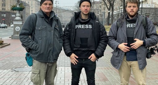 VGs team i Kyiv ble stoppet og ransaket av væpnet gruppe