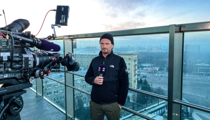 TV 2s reporter Bent Skjærstad på taket av hotellet i Kharkov.