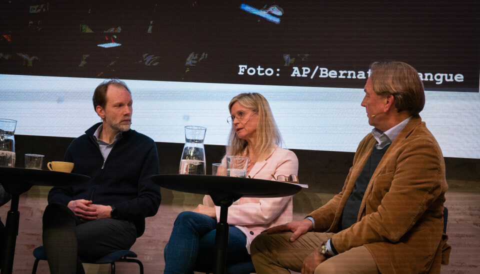 Sigurd Falkenberg Mikkelsen (NRK), Karianne Solbrække (TV 2) og Trond Idås (NJ) under debatten om journalister i kriser