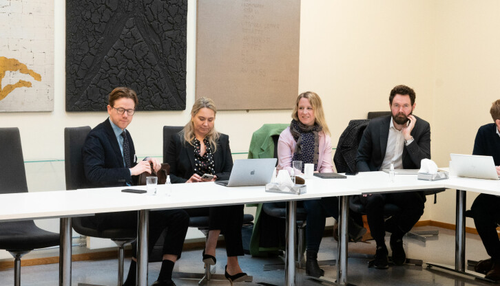 Googles Norges kommunikasjonssjef, Sondre Ronander til venstre og Google Norge-sjef Tine Austevoll Jensen (svart blazer i midten) på møte med kulturministeren.