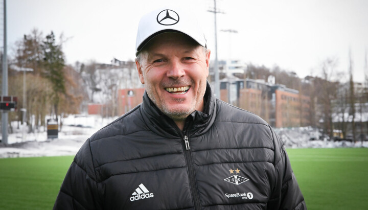 Rosenborg-trener Kjetil Rekdal refser mediene.