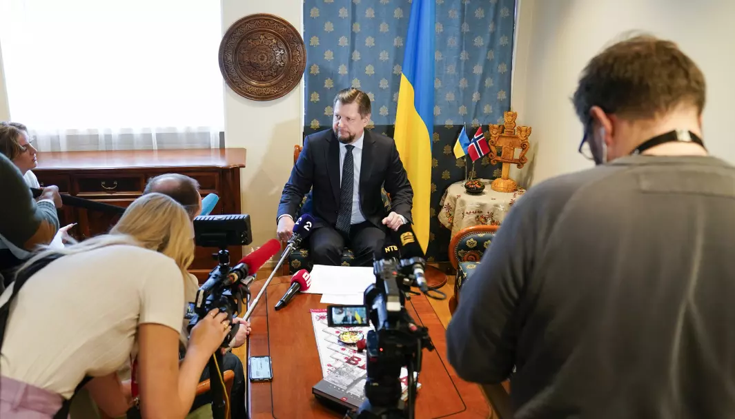 Ukrainas ambassadør Vjatsjeslav Jatsuk under en pressebrief i Ukrainas ambassade i Oslo i februar i år.