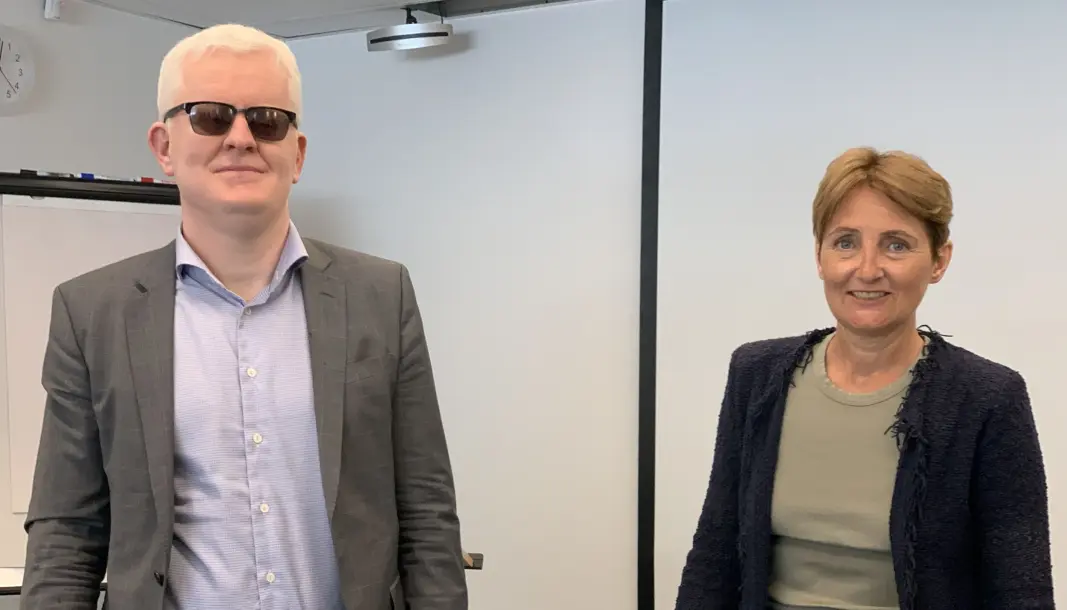 NJ-leder og forhandlingsleder Dag Idar Tryggestad (til venstre) sammen med MBLs forhandlingsleder Pernille Børset natt til onsdag. NJ-leder og forhandlingsleder Dag Idar Tryggestad (til venstre) sammen med MBLs forhandlingsleder Pernille Børset natt til onsdag.