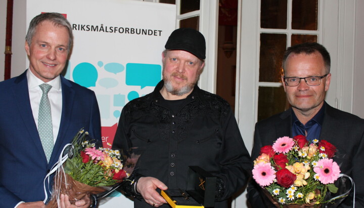 TV 2s nyhetsanker Sturla Dyregrov (til venstre) fikk TV-prisen, iTromsø- og VG-kommentator Egon Holstad fikk Gullpennen og NRKs sportskommentator Olav Traaen fikk Lytterprisen da Riksmålsforbundet delte ut årets mediepriser.