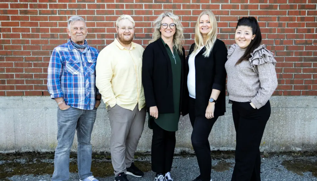Ansatte i Karmøynytt, som nå blir en del av Amedia. Fra venstre Rolf Helge Tveit, Ole Johannes Ferkingstad, daglig leder Anne Bjelland Amdal, ansvarlig redaktør Ann Margit Grønstad og Camilla Sørensen Wik. Ansatte i Karmøynytt, som nå blir en del av Amedia. Fra venstre Rolf Helge Tveit, Ole Johannes Ferkingstad, daglig leder Anne Bjelland Amdal, ansvarlig redaktør Ann Margit Grønstad og Camilla Sørensen Wik.