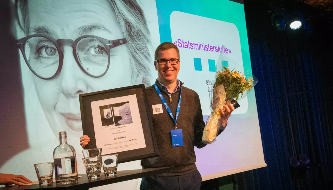 Dagsavisens redaktør Eirik Hoff Lysholm mottok prisen på vegne av Siri Dokken for årets avistegning