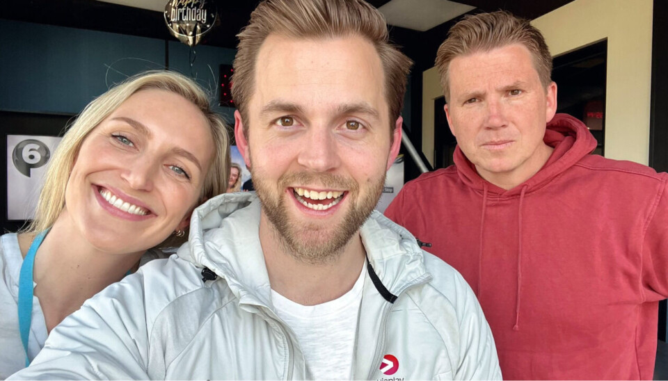 Gunnhild Toldnes (til venstre), Ørjan Bjørnstad og Kasper Wikestad leder den nye Premier League-podkasten. Gunnhild Toldnes (til venstre), Ørjan Bjørnstad og Kasper Wikestad leder den nye Premier League-podkasten.