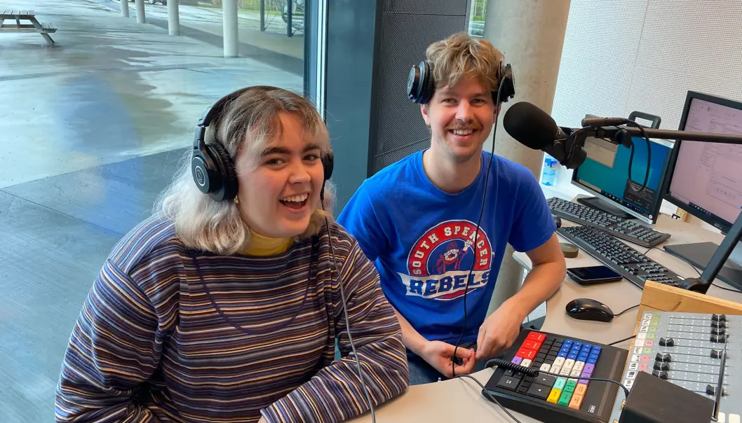 Studentene Julie Garmo og Håvard Emmerhoff Steffensen er med på maratonsendingen. Studentene Julie Garmo og Håvard Emmerhoff Steffensen er med på maratonsendingen.